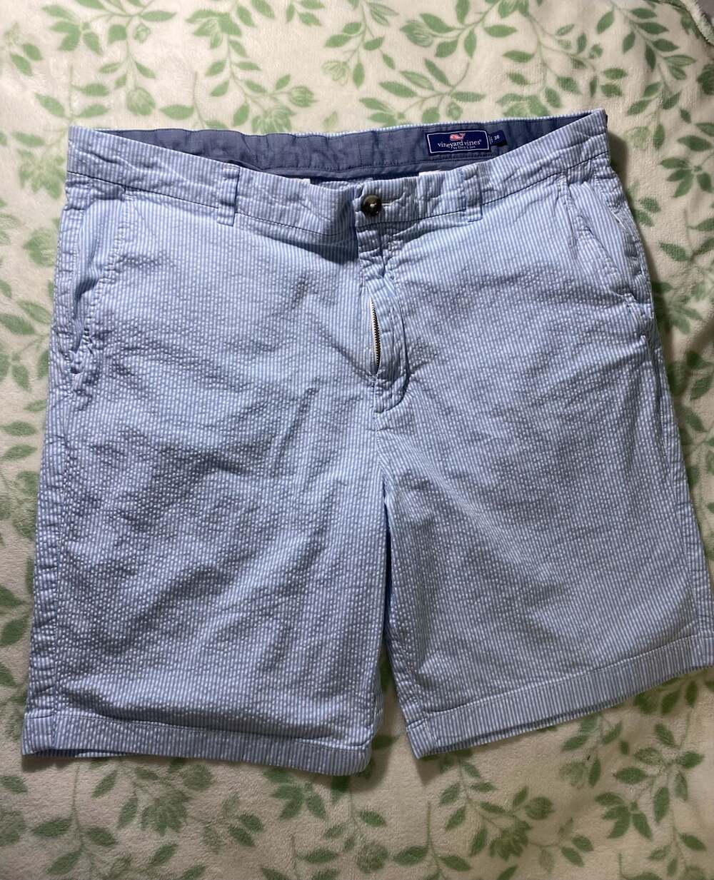 Vineyard Vines Men's Blue and White Seersucker Breaker Shorts Size 38
